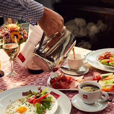 恩格尔林道尔啤酒和葡萄酒酒吧酒店 3*